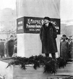 Lenin speaks at the unveiling ot a temporary monument to Karl Marx and Frederick Engels. 1918.