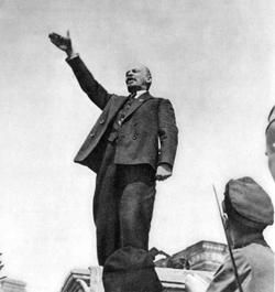 Lenin speaks at the unveiling of the monument to Stepan Razin. 1919.