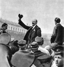 Lenin addressing the Vsevobuch parade. 1919.