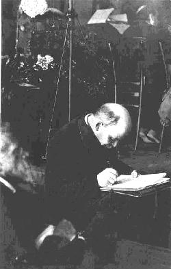 At the Third Congress of the Comintern. Sitting on the steps of the 

        stage, Lenin prepares to make his address